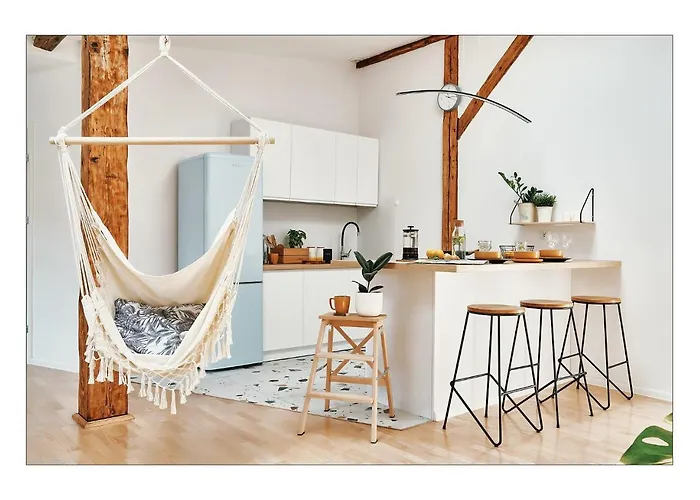 Sunny Apartment At The Heart Of Old Town